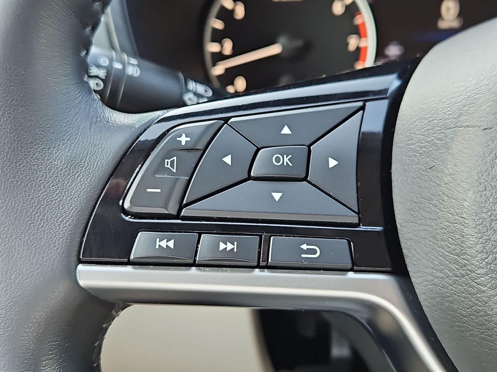 2019 Nissan Altima SV - Photo 11