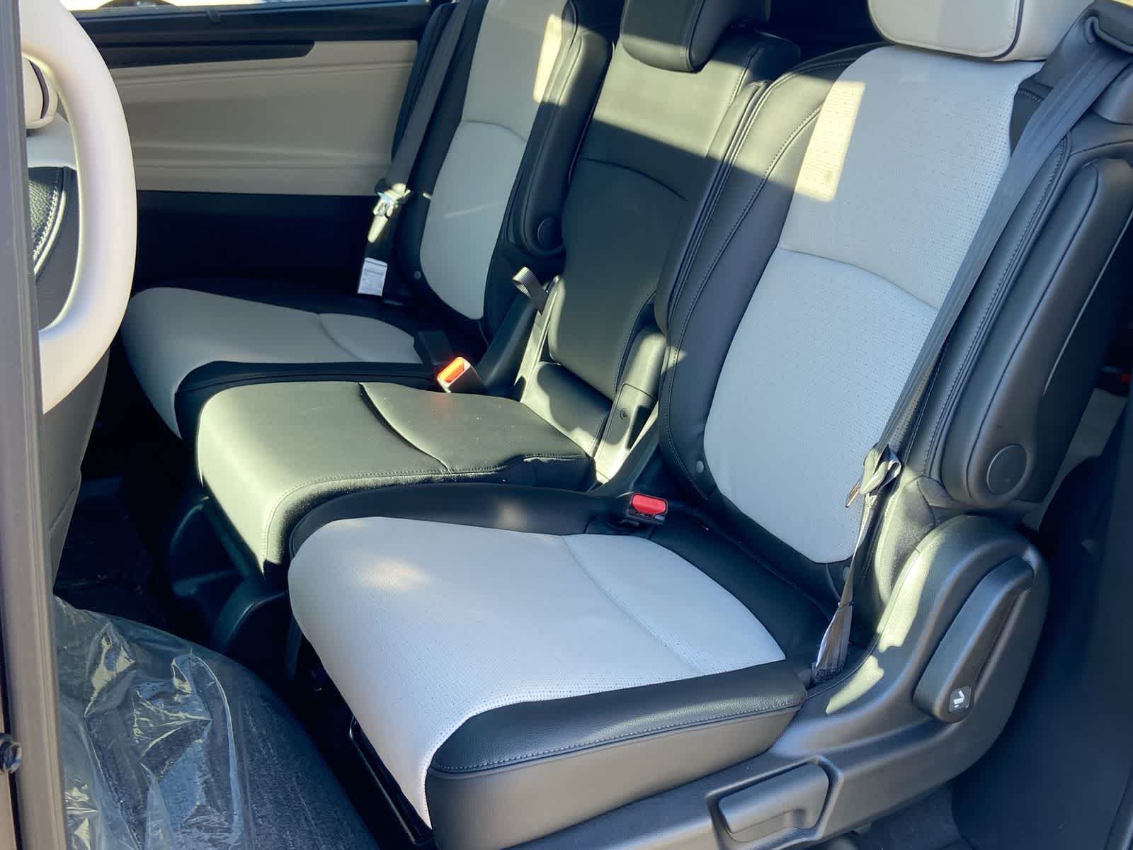 Thumbnail: 2026 Honda Odyssey - 10