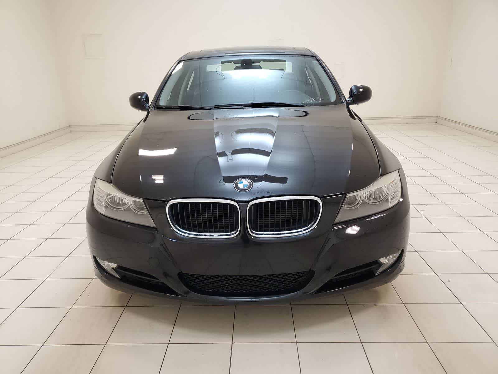 Thumbnail: 2011 BMW 3 Series - 21