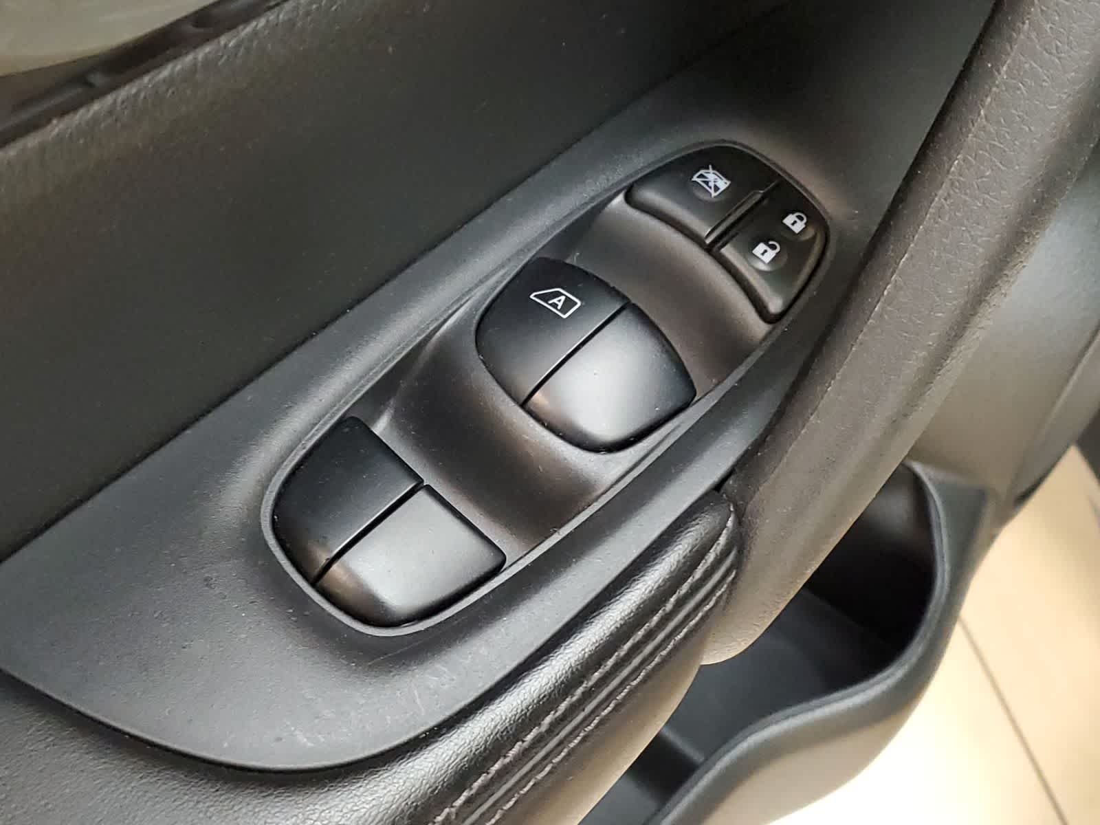 Thumbnail: 2018 Nissan Rogue - 14