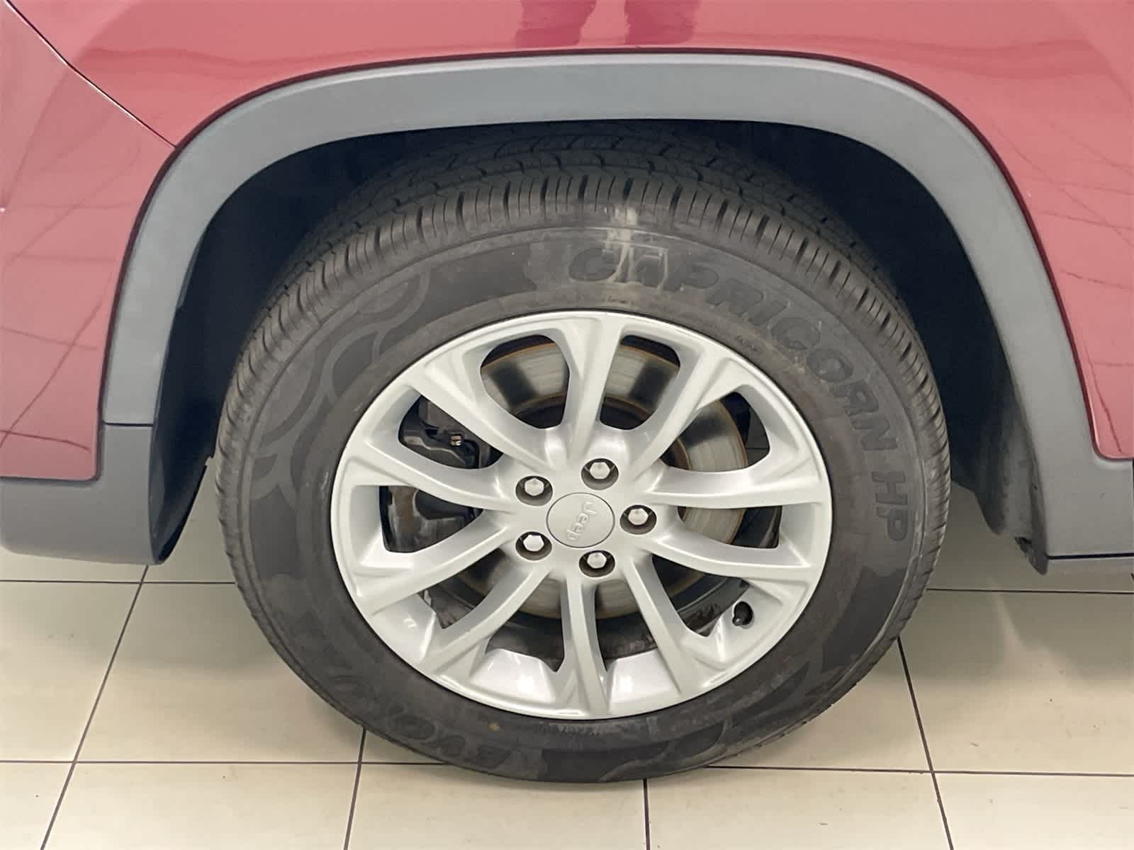 Thumbnail: 2020 Jeep Cherokee - 20