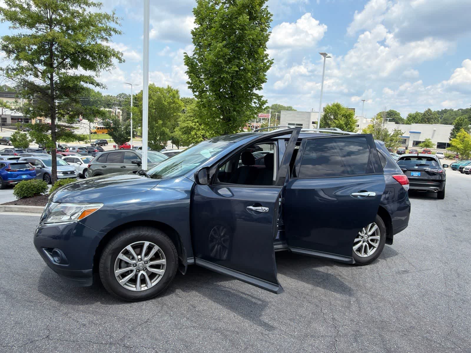 Thumbnail: 2016 Nissan Pathfinder - 18