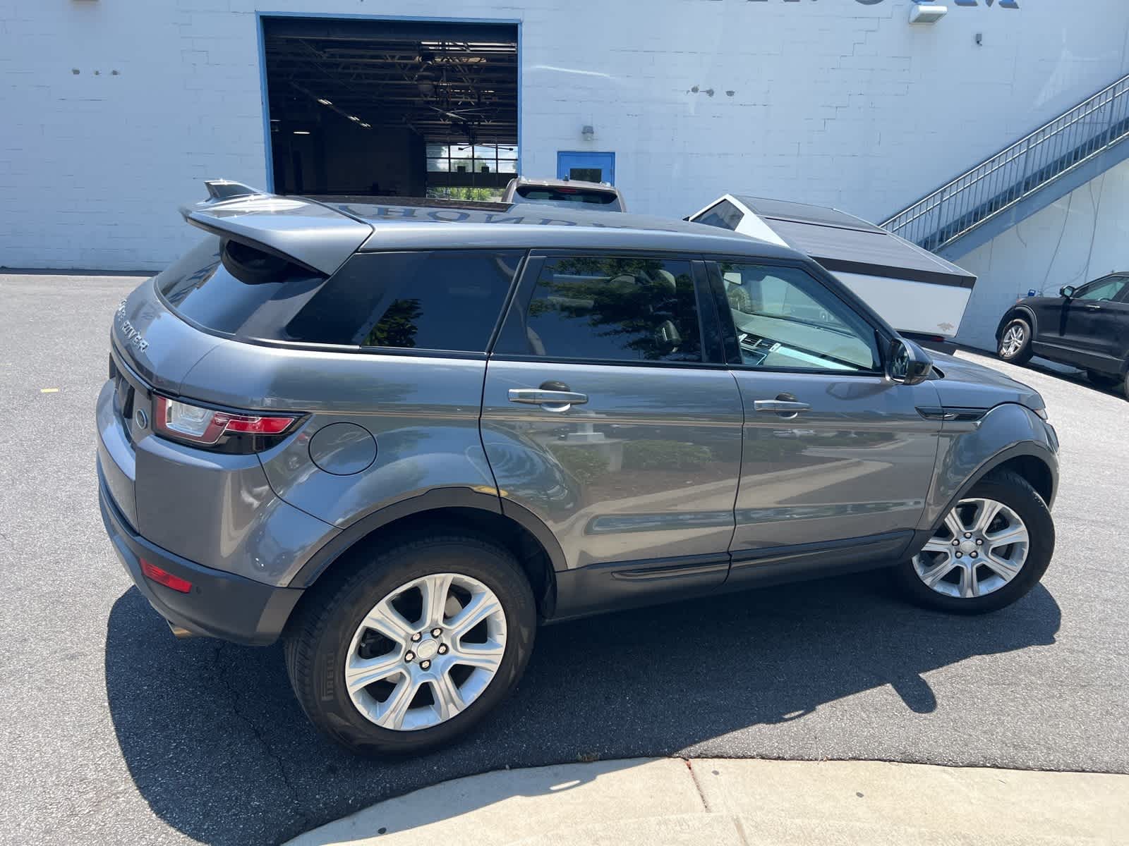 Thumbnail: 2017 Land Rover Range Rover Evoque - 12