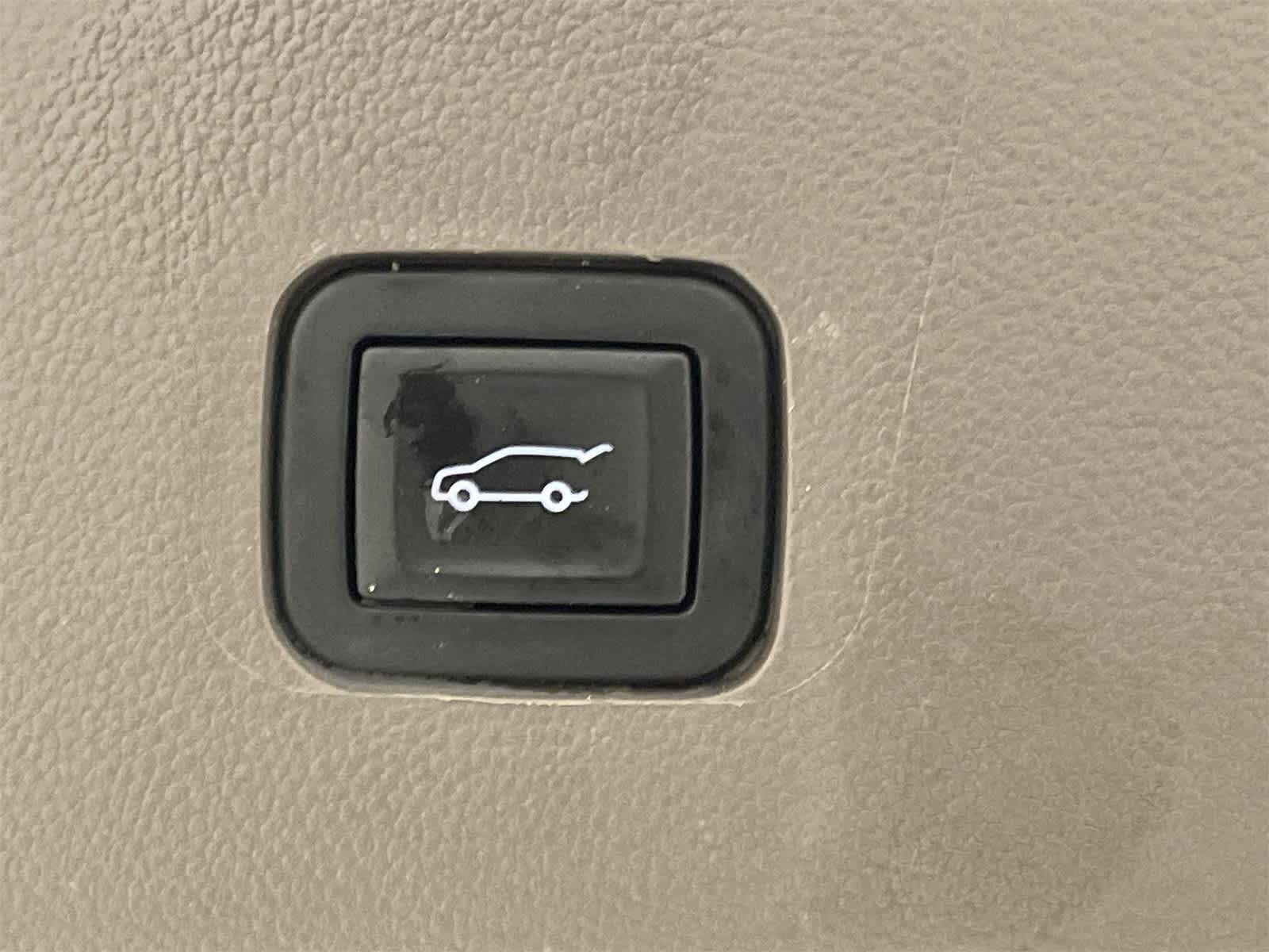 Thumbnail: 2020 Chevrolet Traverse - 24