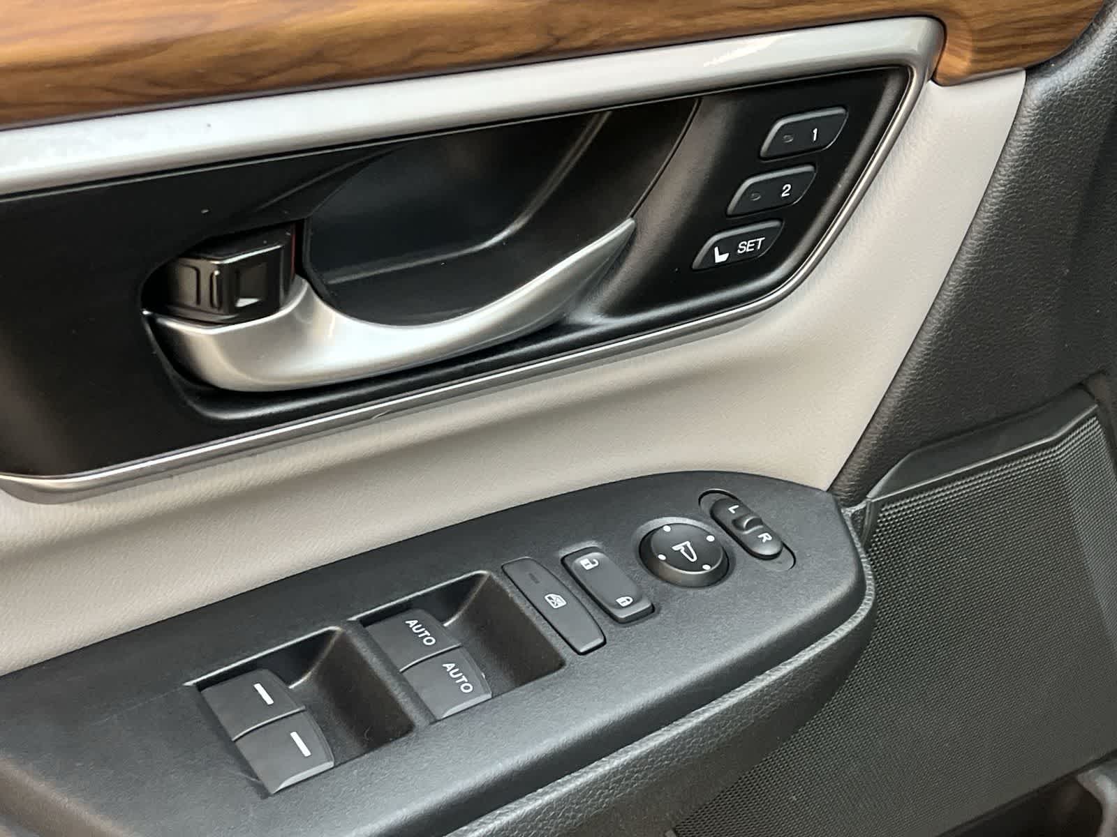 Thumbnail: 2019 Honda CR-V - 17