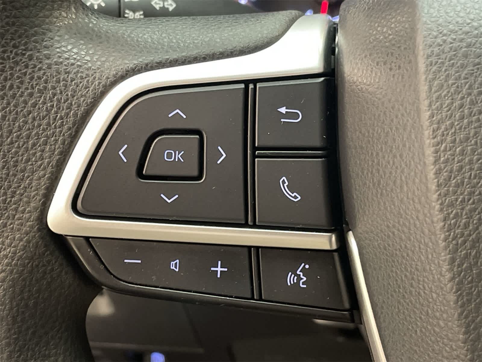 Thumbnail: 2022 Toyota Highlander - 10