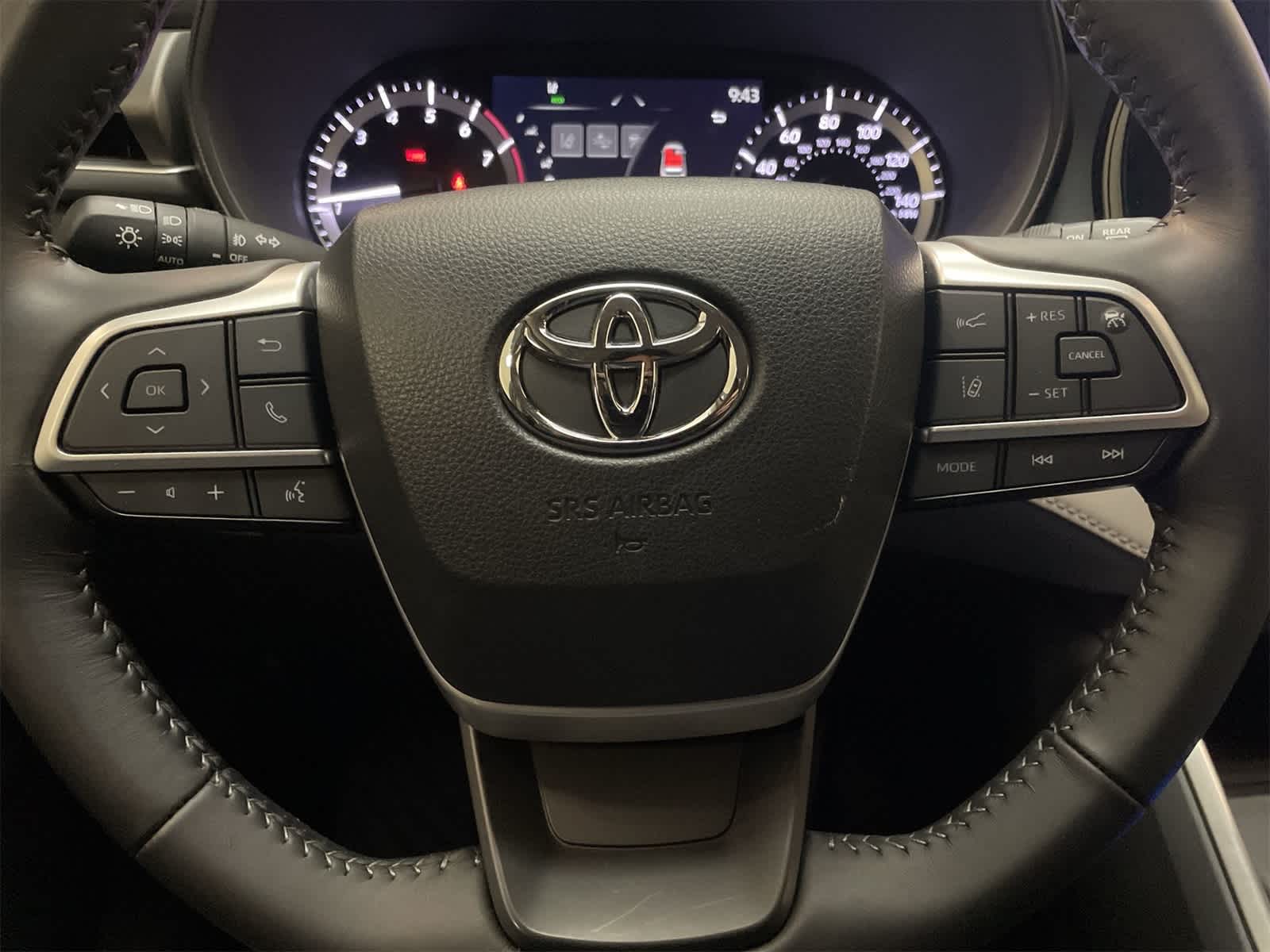 Thumbnail: 2023 Toyota Highlander - 9