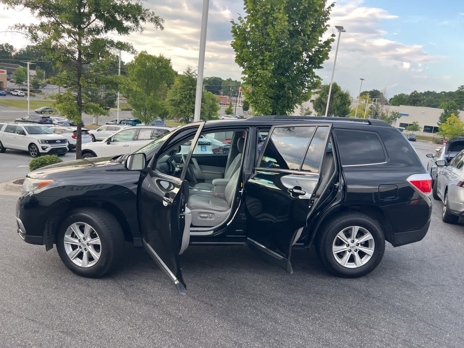 Thumbnail: 2011 Toyota Highlander - 18