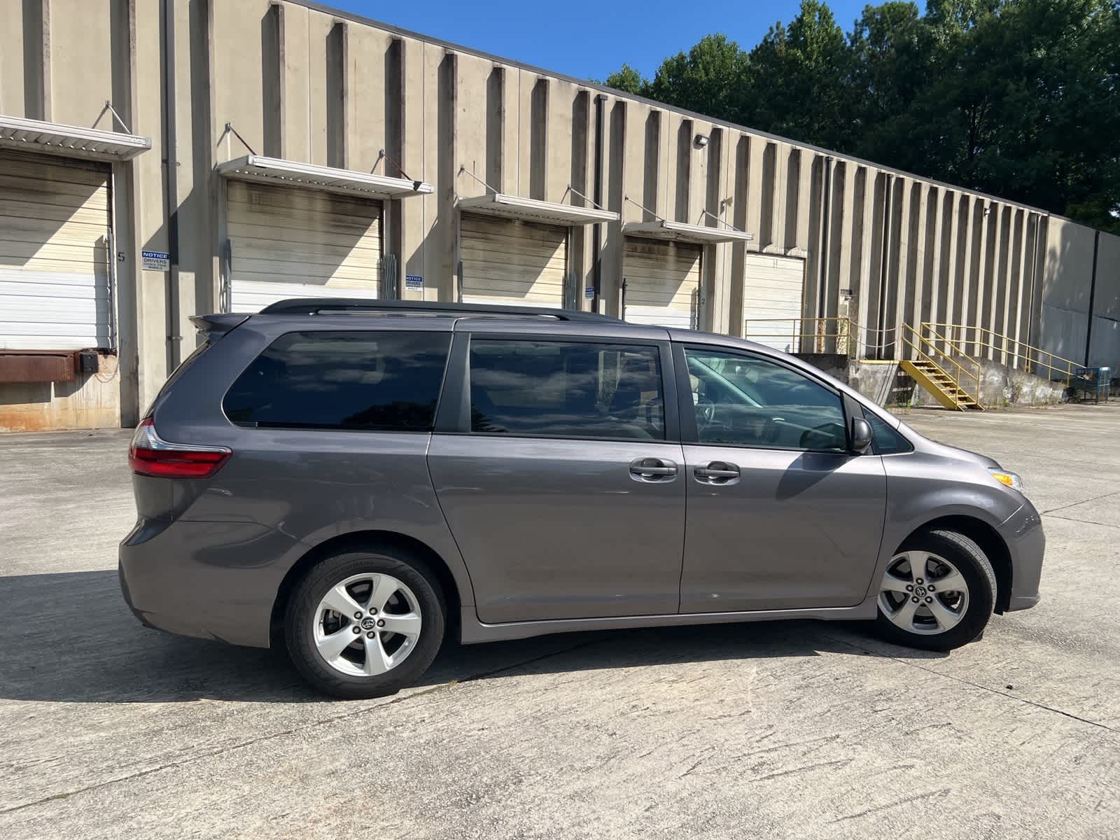 Thumbnail: 2020 Toyota Sienna - 11