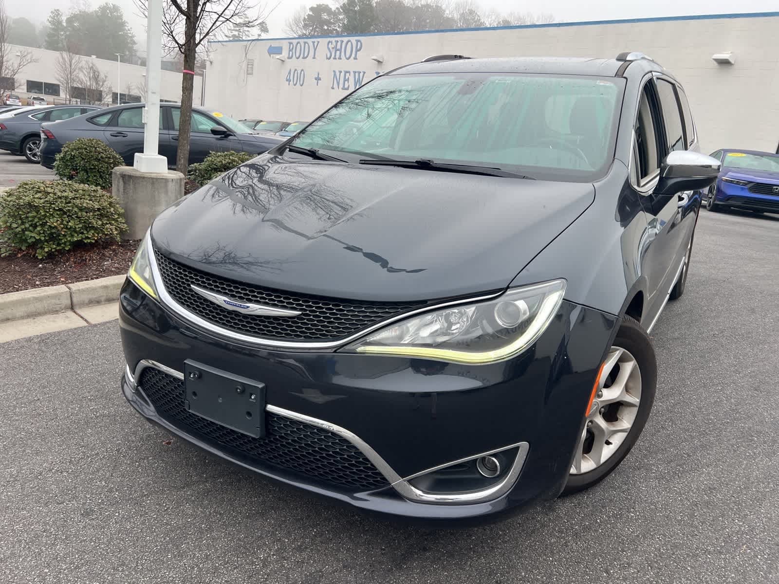 2020 Chrysler Pacifica Limited's photo
