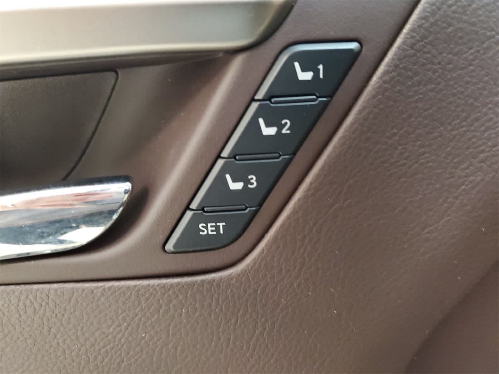 Thumbnail: 2018 Lexus RX - 19