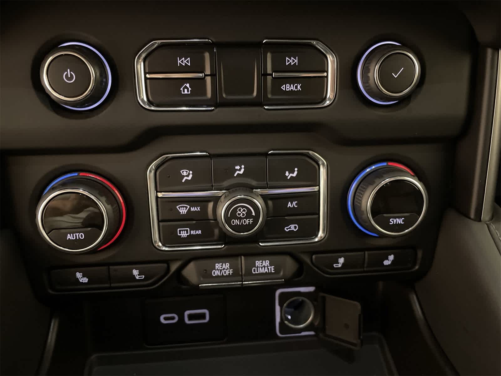 Thumbnail: 2021 Chevrolet Tahoe - 30