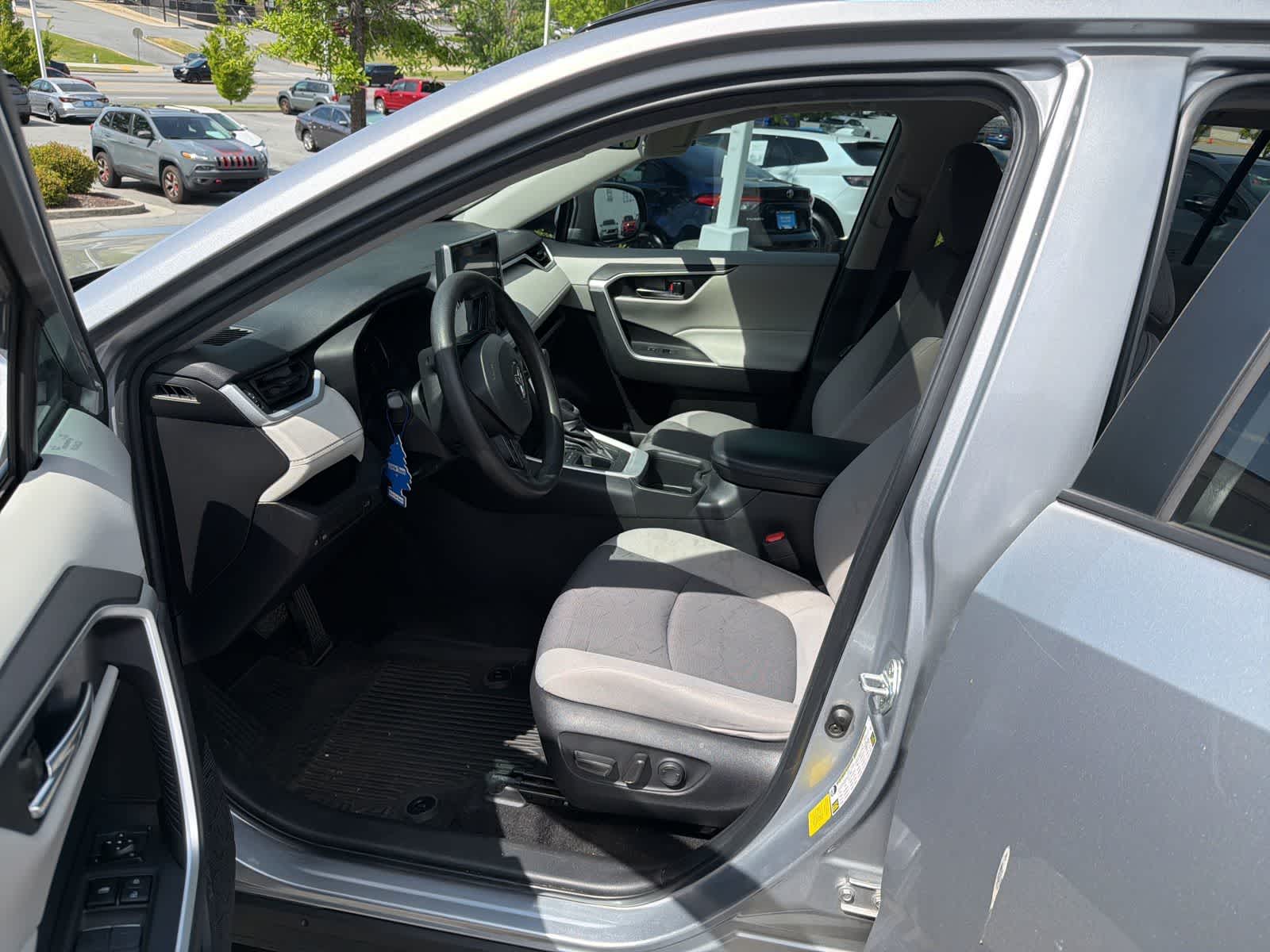 Thumbnail: 2023 Toyota RAV4 - 16