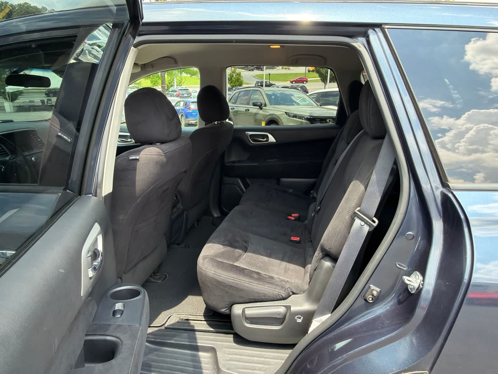 Thumbnail: 2016 Nissan Pathfinder - 16
