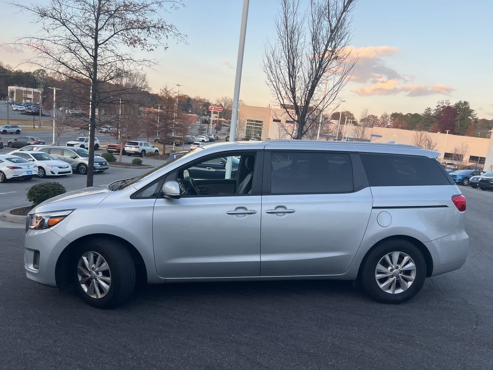 Thumbnail: 2016 Kia Sedona - 6