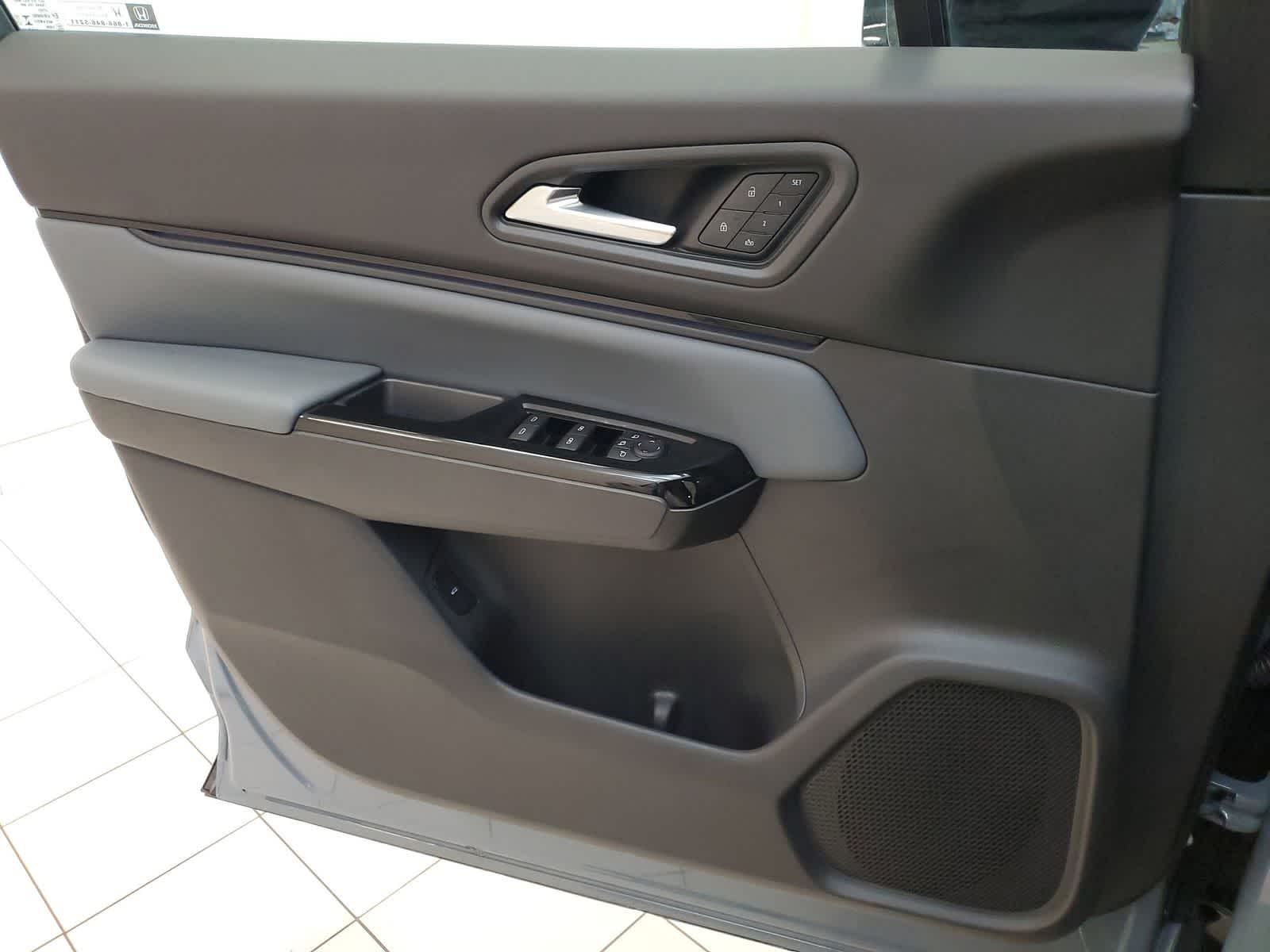 Thumbnail: 2025 Honda Prologue - 17