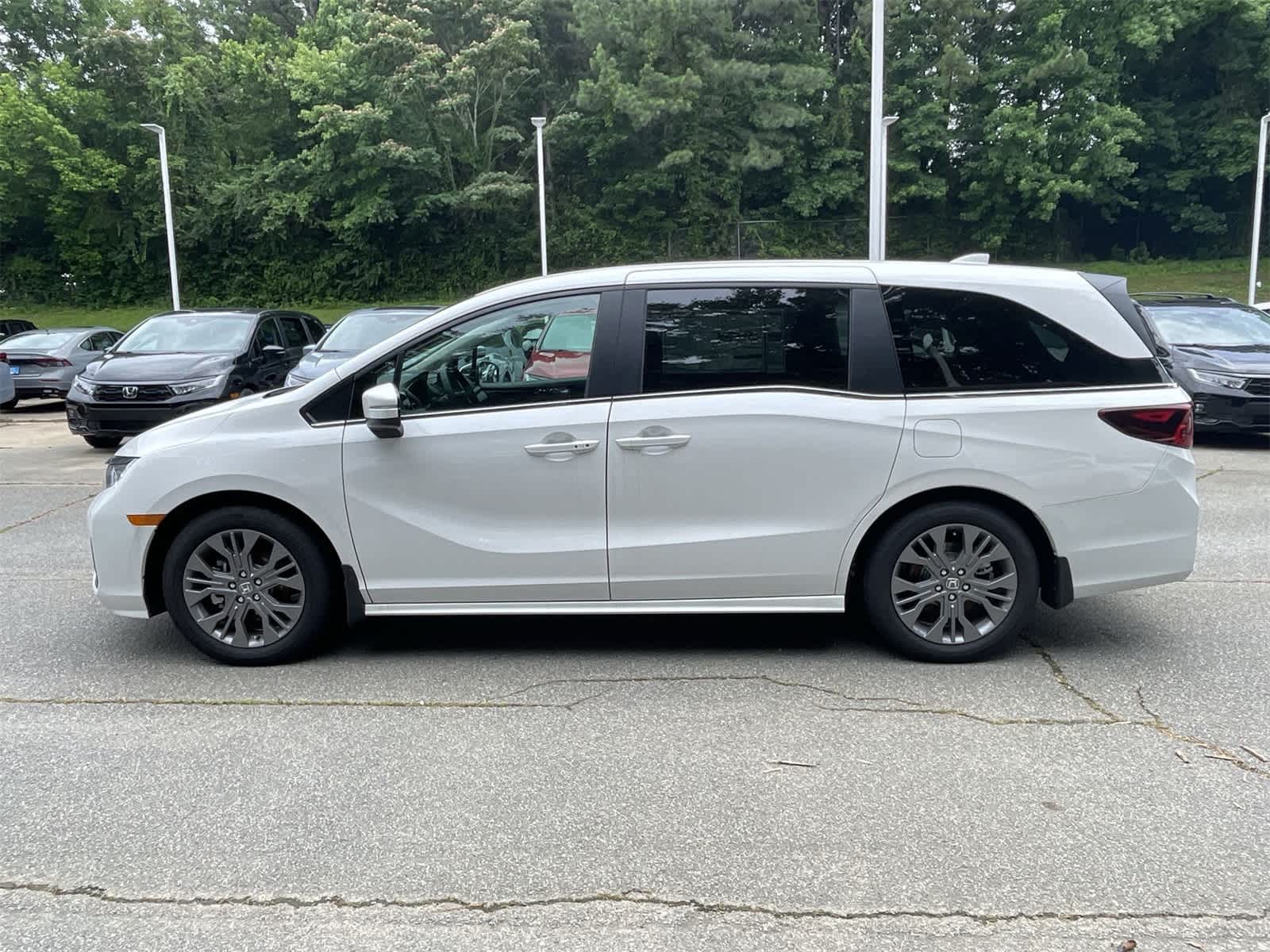 2025 Honda Odyssey Touring 2