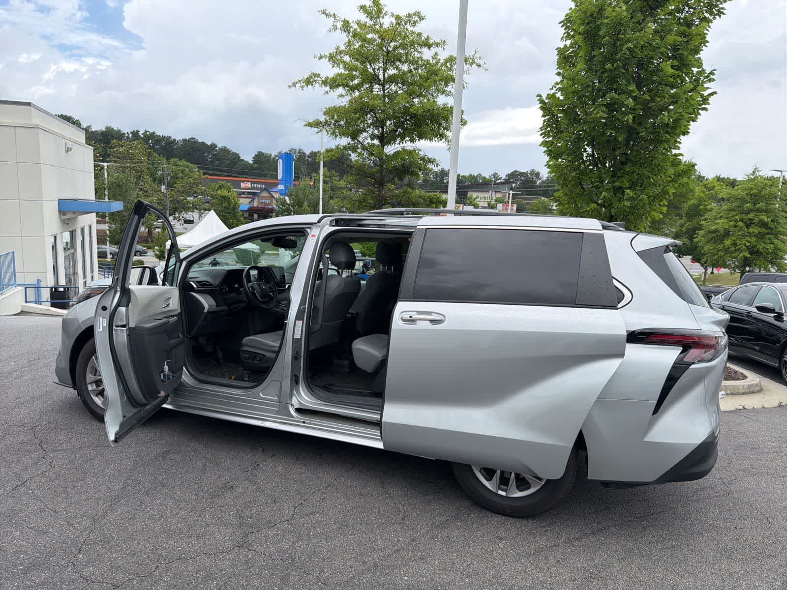 Thumbnail: 2023 Toyota Sienna - 20