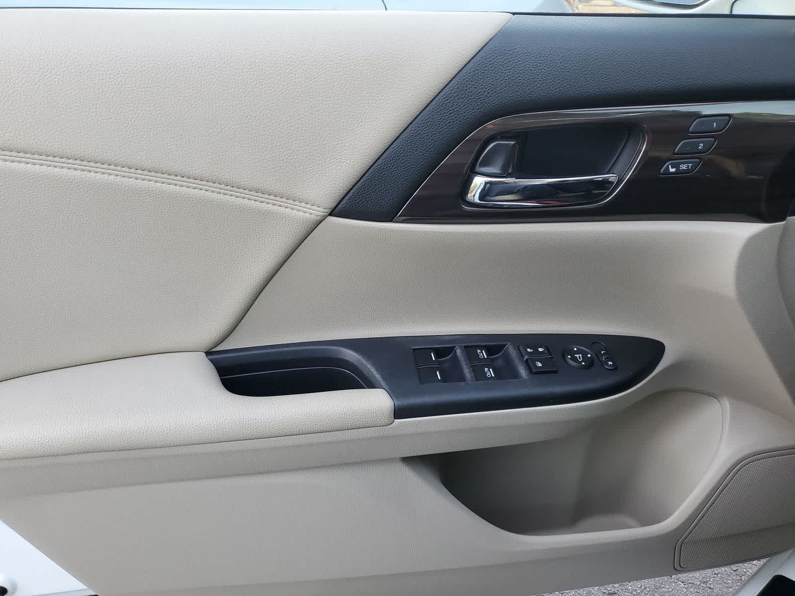 Thumbnail: 2016 Honda Accord - 16