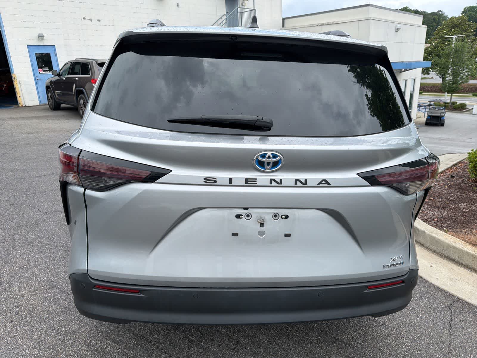 Thumbnail: 2023 Toyota Sienna - 10