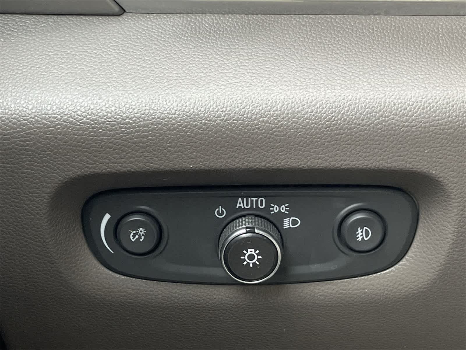 Thumbnail: 2020 Chevrolet Traverse - 35