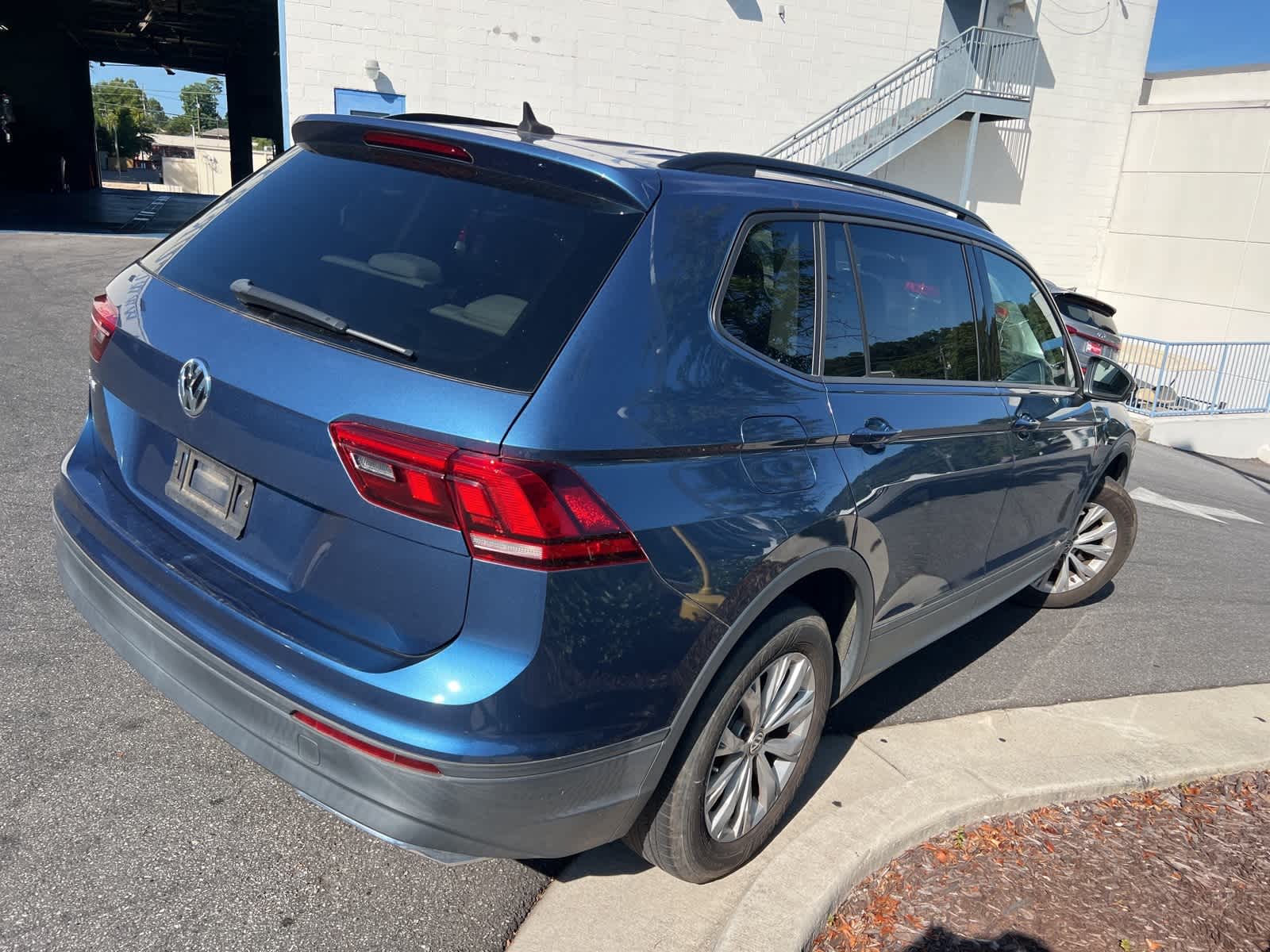 Thumbnail: 2020 Volkswagen Tiguan - 10