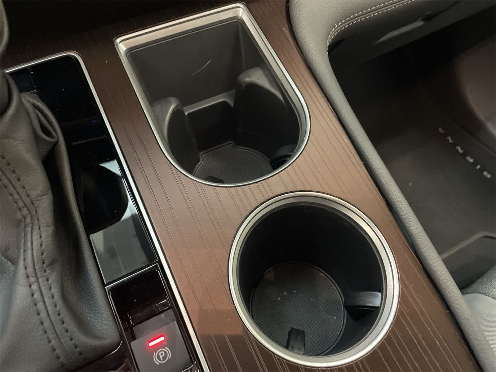 Thumbnail: 2023 Toyota Sienna - 8