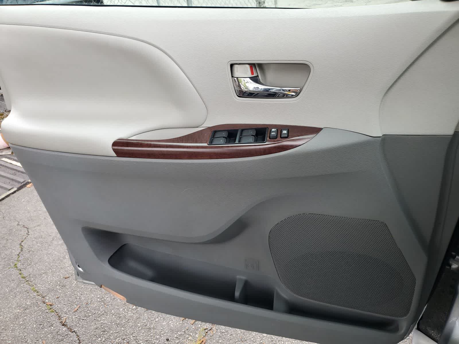 Thumbnail: 2013 Toyota Sienna - 15