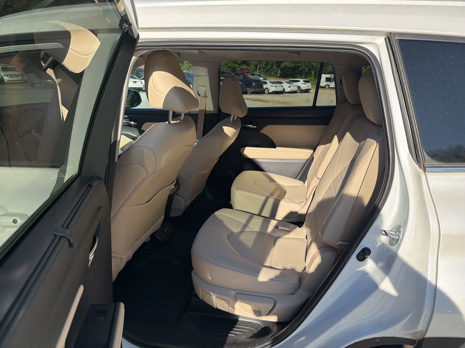 Thumbnail: 2023 Toyota Highlander - 16