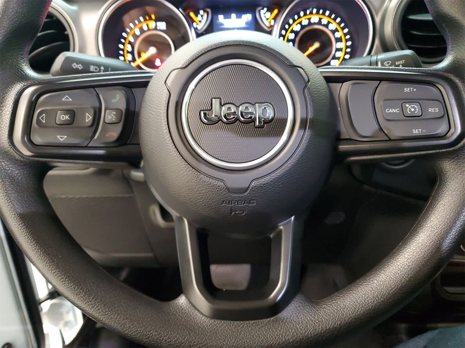 Thumbnail: 2023 Jeep Gladiator - 9