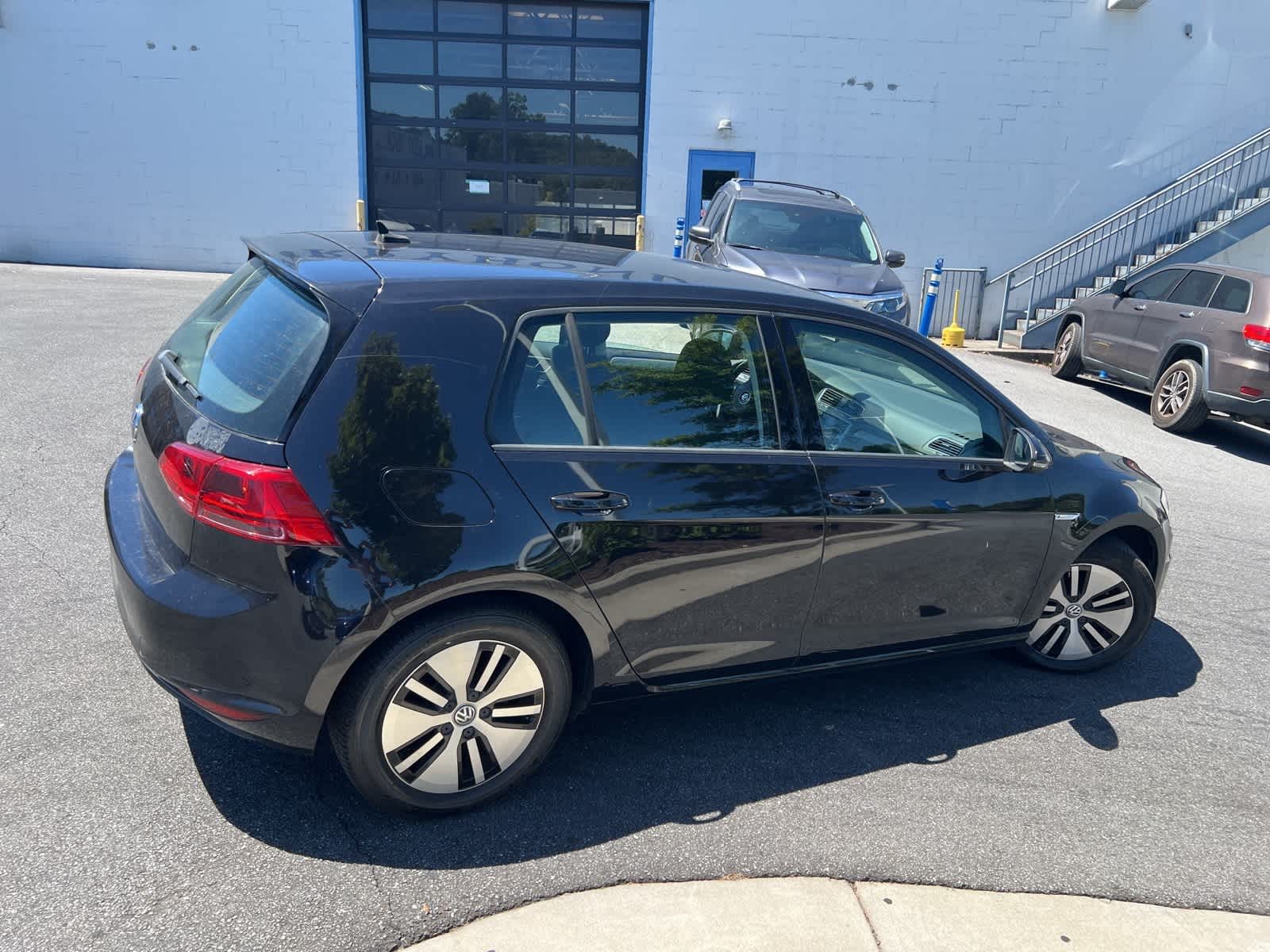 Thumbnail: 2016 Volkswagen e-Golf - 11