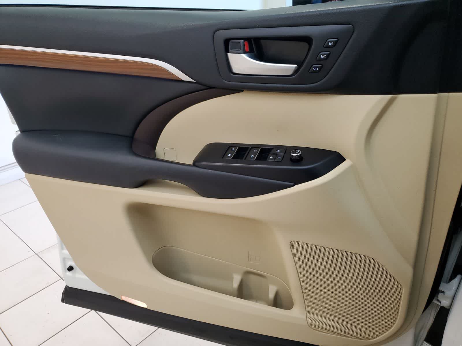 Thumbnail: 2017 Toyota Highlander - 17