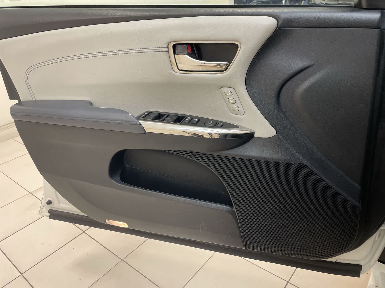 Thumbnail: 2014 Toyota Avalon - 16