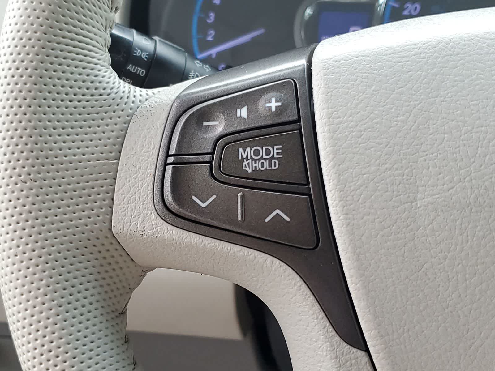 Thumbnail: 2013 Toyota Sienna - 11