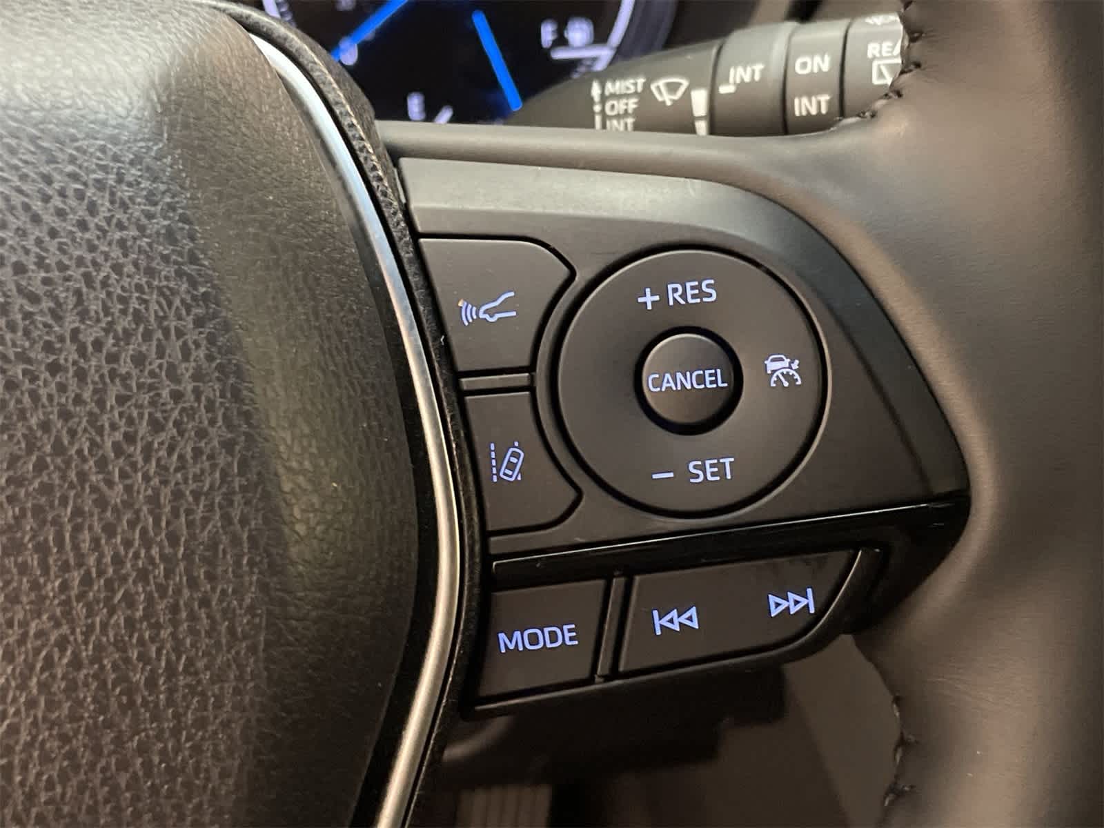 Thumbnail: 2021 Toyota Venza - 13