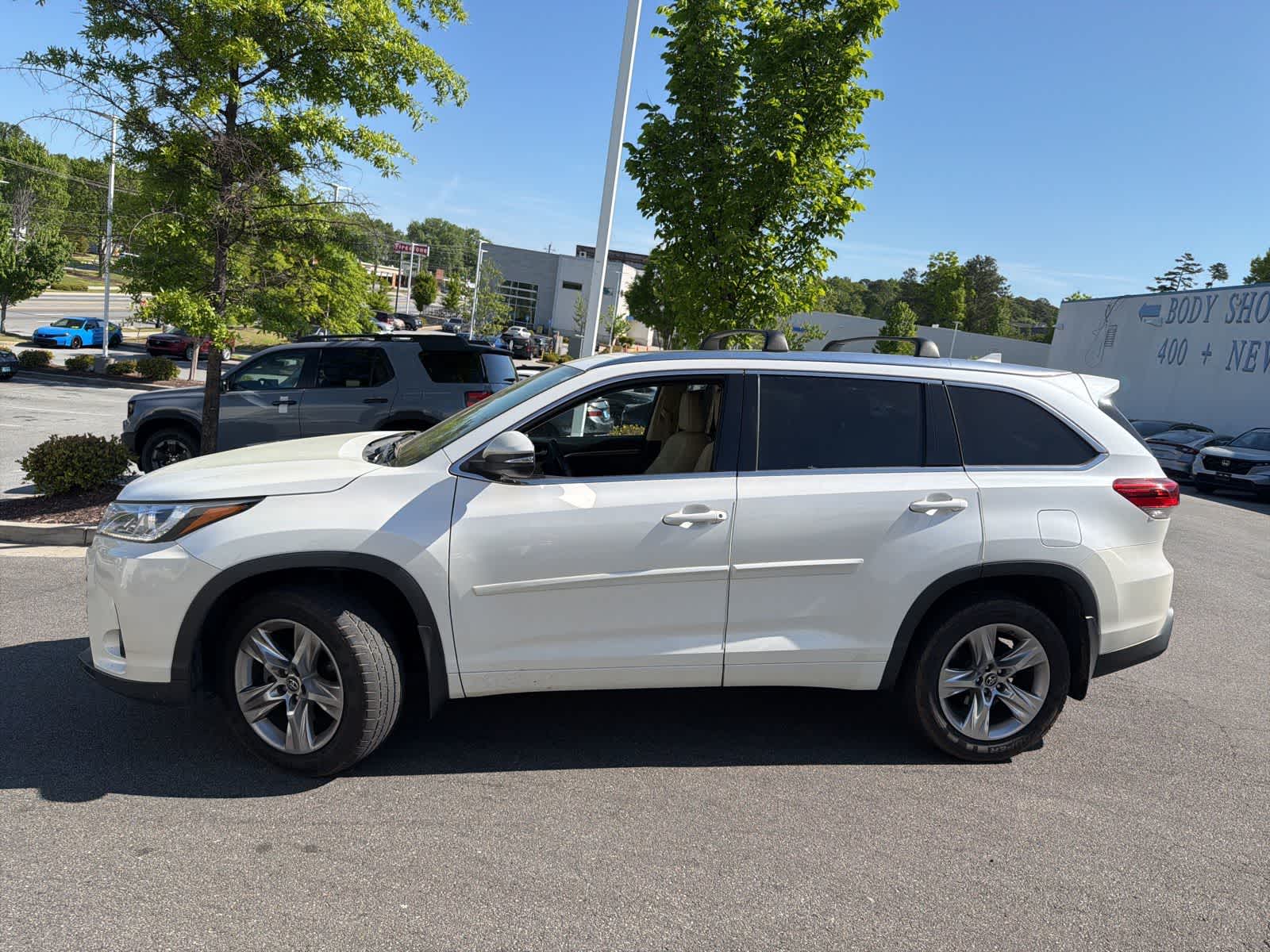 Thumbnail: 2017 Toyota Highlander - 6