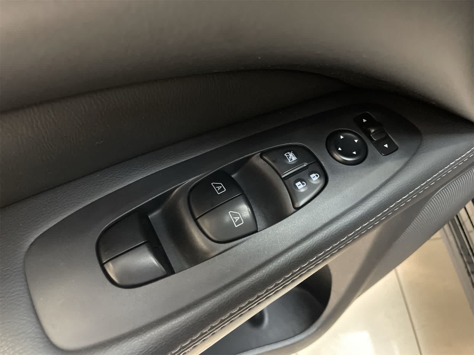 Thumbnail: 2014 Nissan Pathfinder - 16