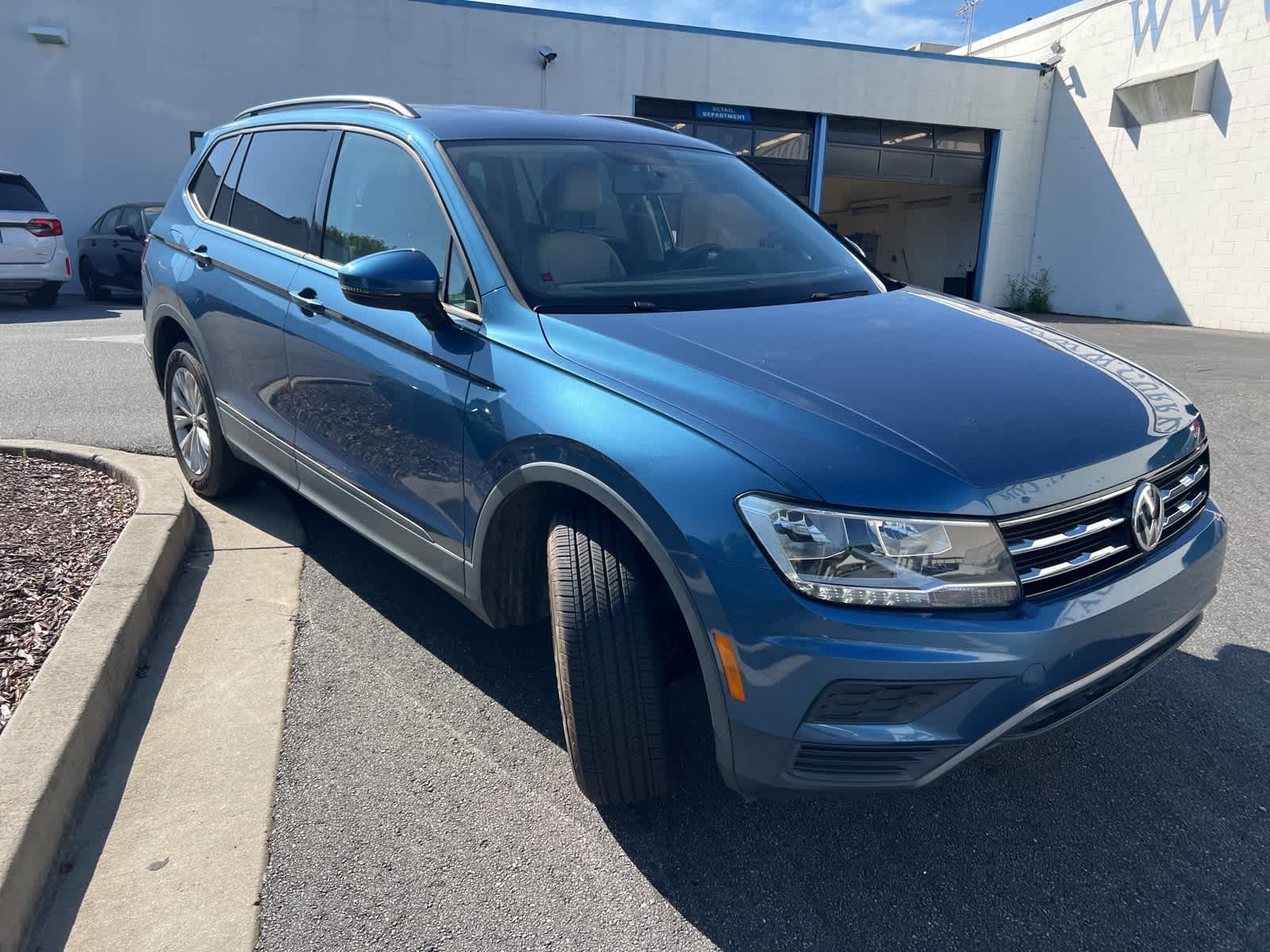 Thumbnail: 2020 Volkswagen Tiguan - 12