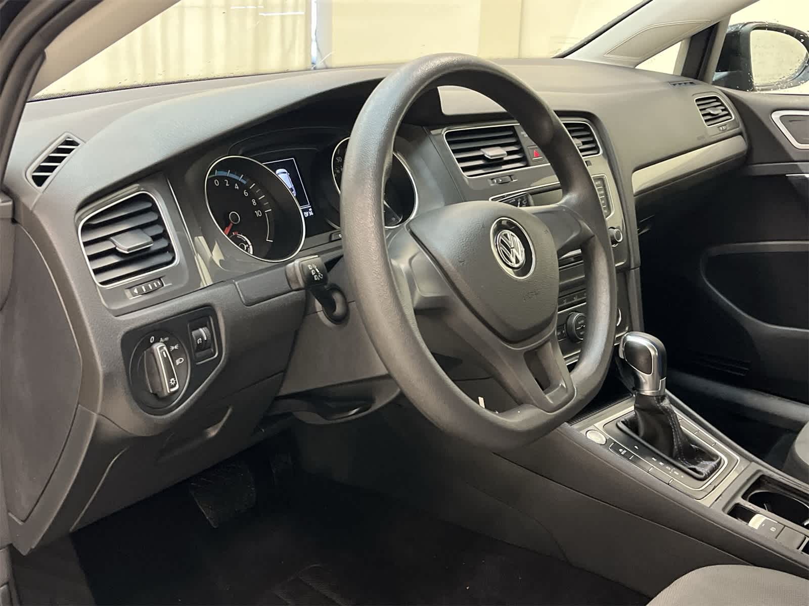 Used 2016 Volkswagen e-Golf e-Golf SE with VIN WVWKP7AU4GW902222 for sale in Chamblee, GA