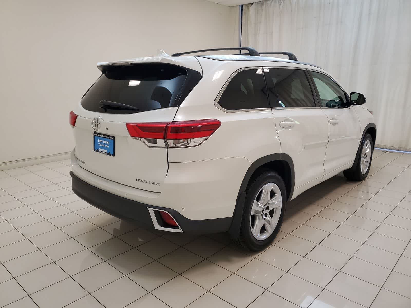 Thumbnail: 2017 Toyota Highlander - 30