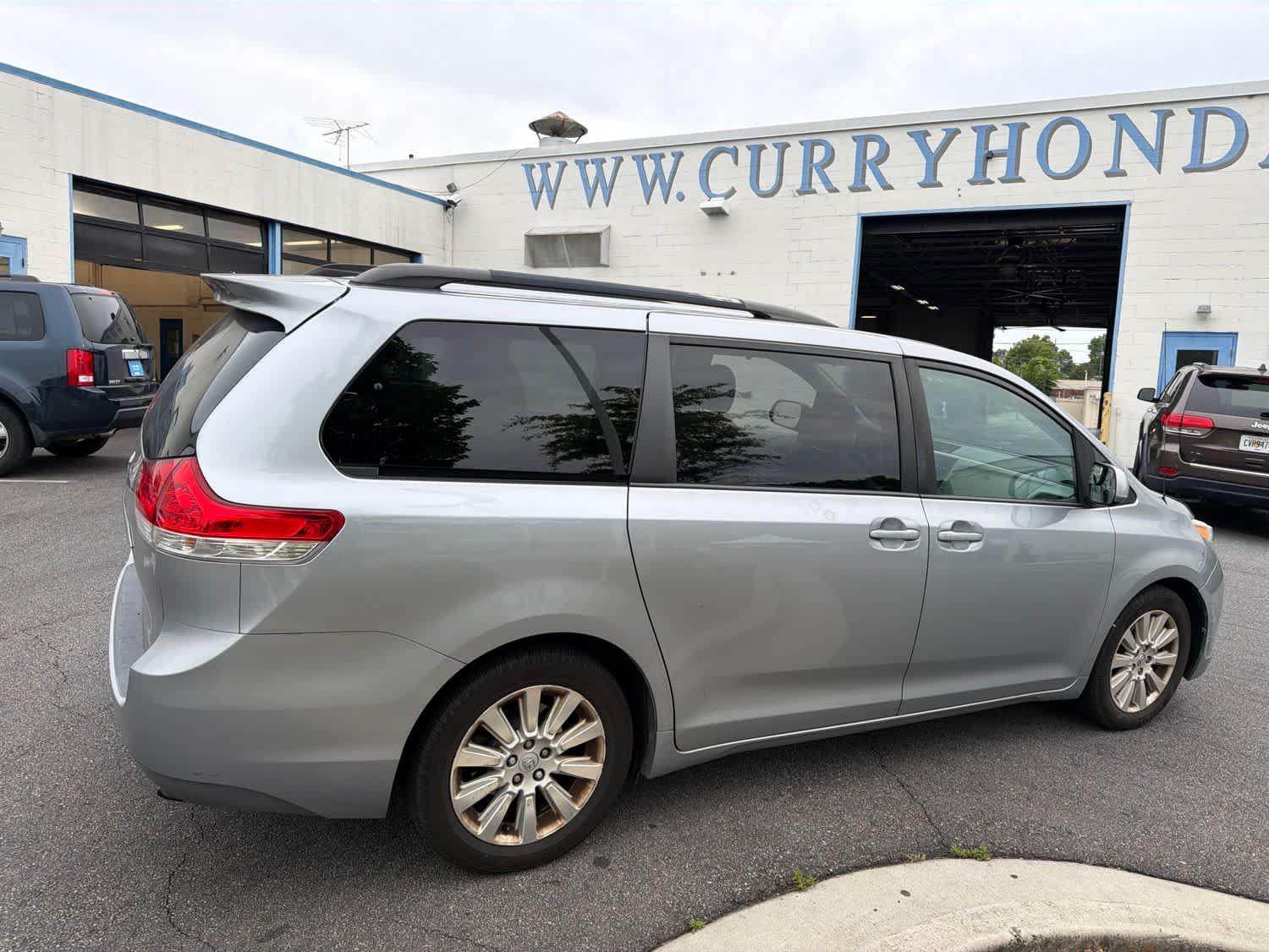 Thumbnail: 2013 Toyota Sienna - 11