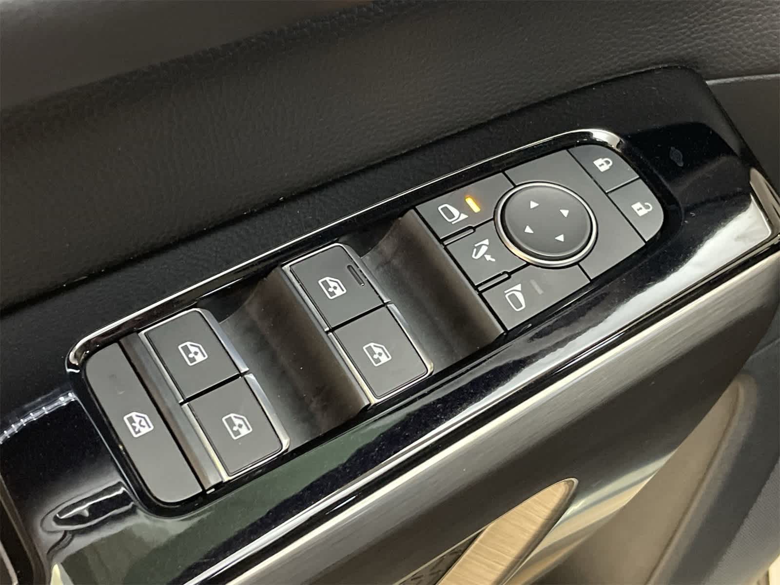 Thumbnail: 2023 Nissan Pathfinder - 18