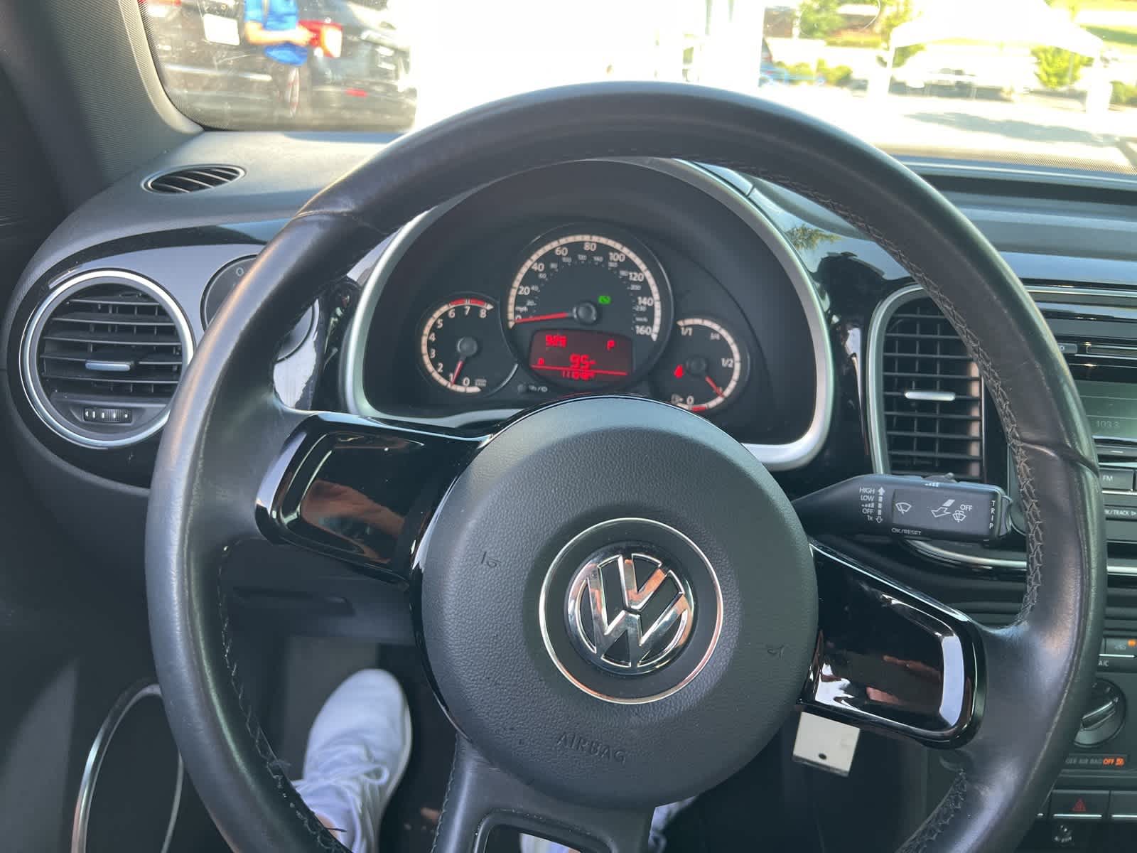 Thumbnail: 2013 Volkswagen Beetle - 21