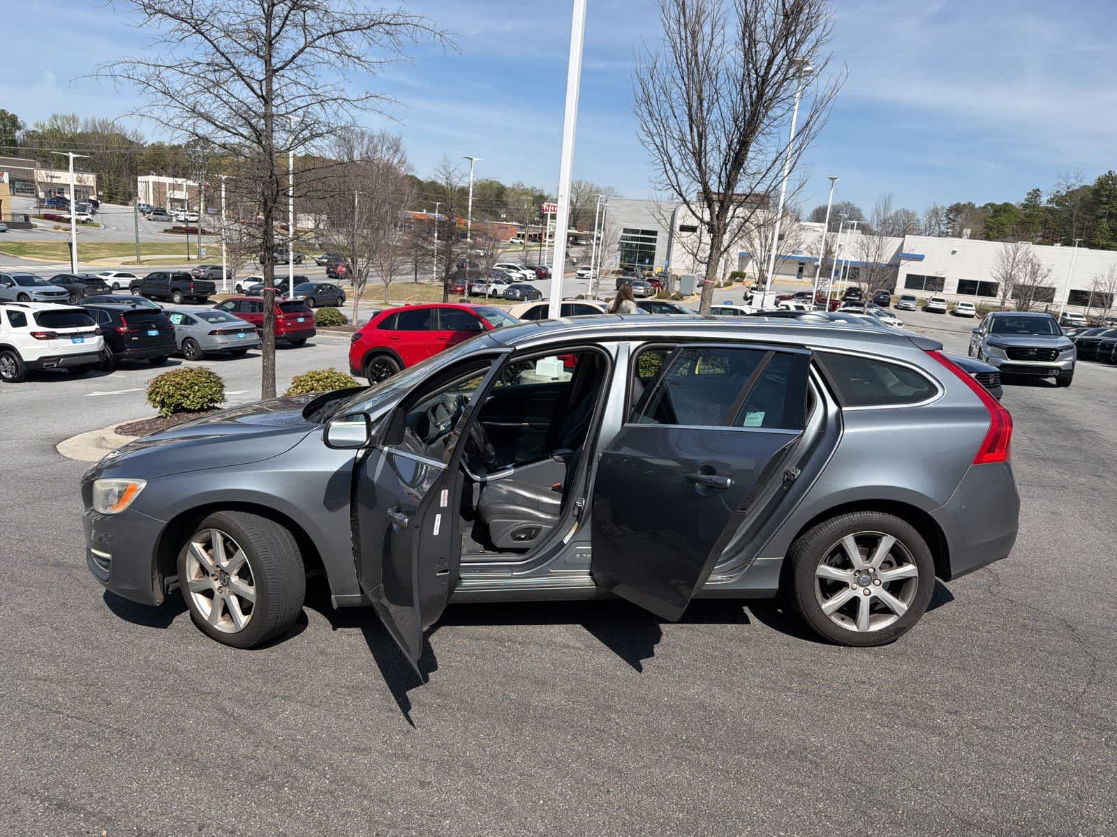 Thumbnail: 2017 Volvo V60 - 17