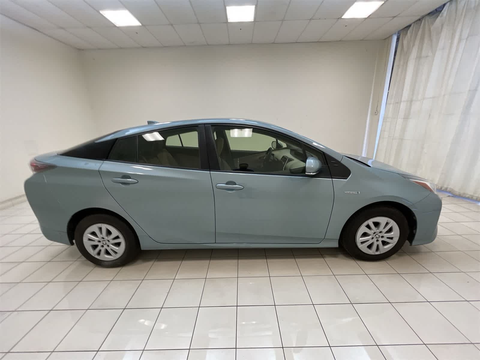 Thumbnail: 2016 Toyota Prius - 23