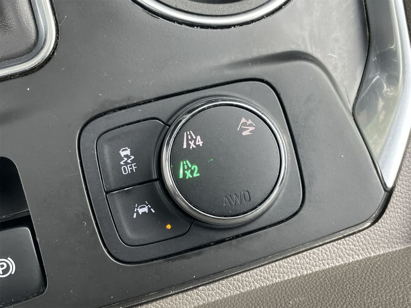 Thumbnail: 2020 Chevrolet Traverse - 33