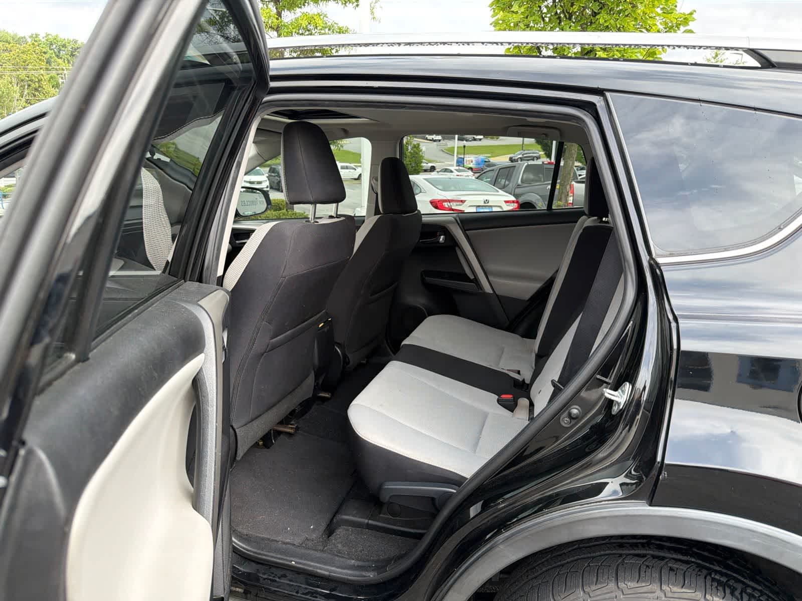 Thumbnail: 2018 Toyota RAV4 - 16
