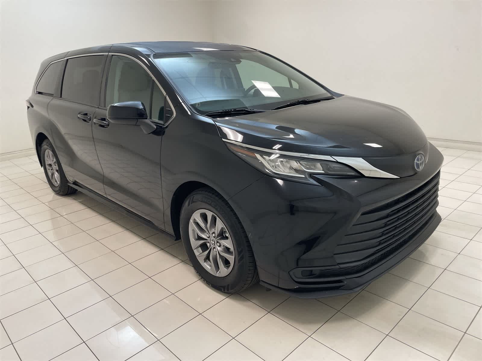 Thumbnail: 2023 Toyota Sienna - 23