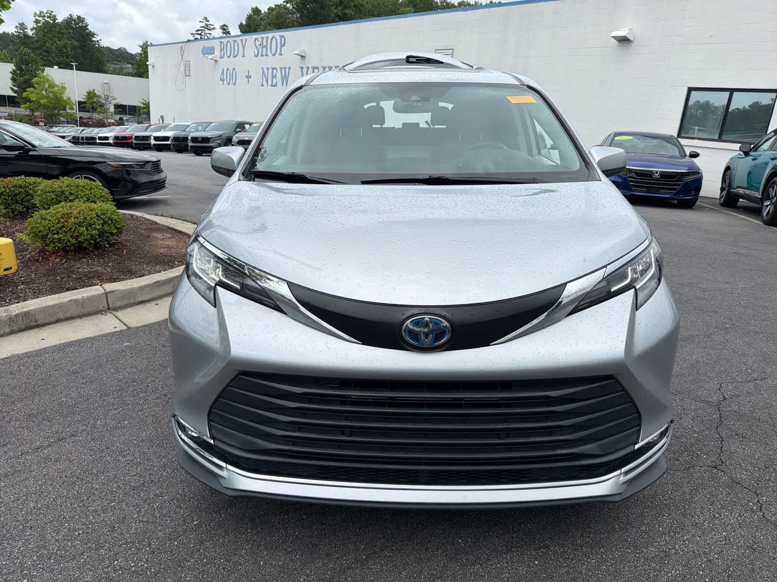 Thumbnail: 2023 Toyota Sienna - 15
