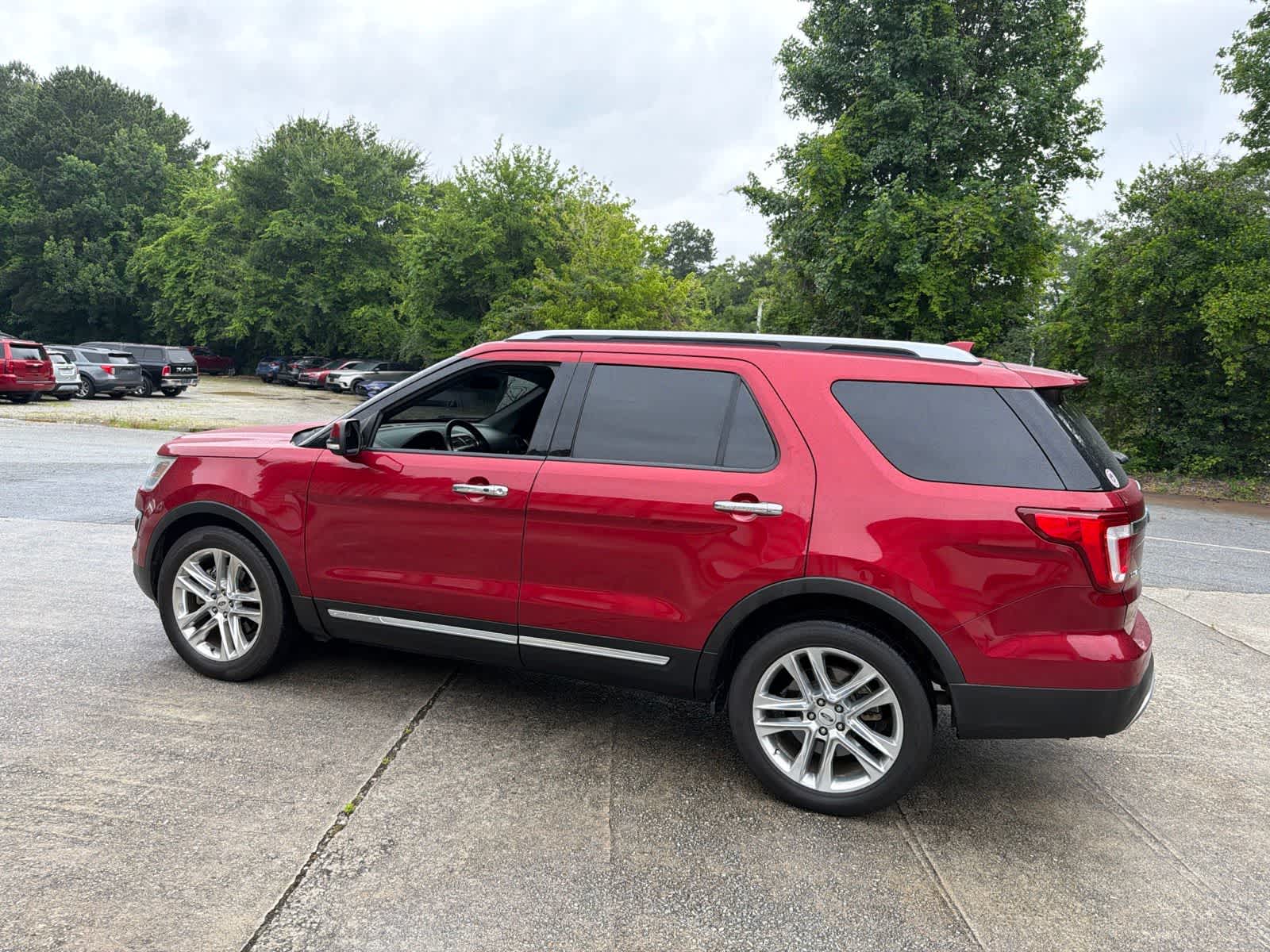 Thumbnail: 2016 Ford Explorer - 8